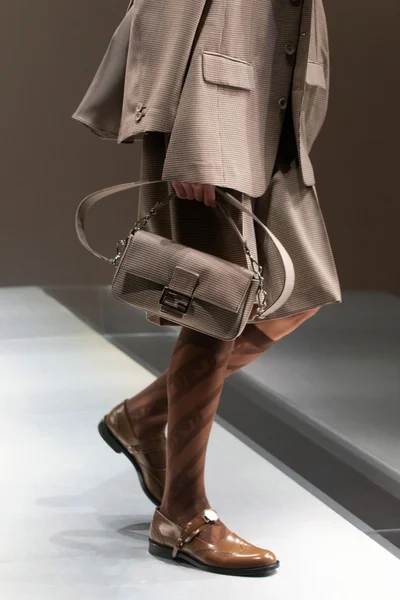 Look 28